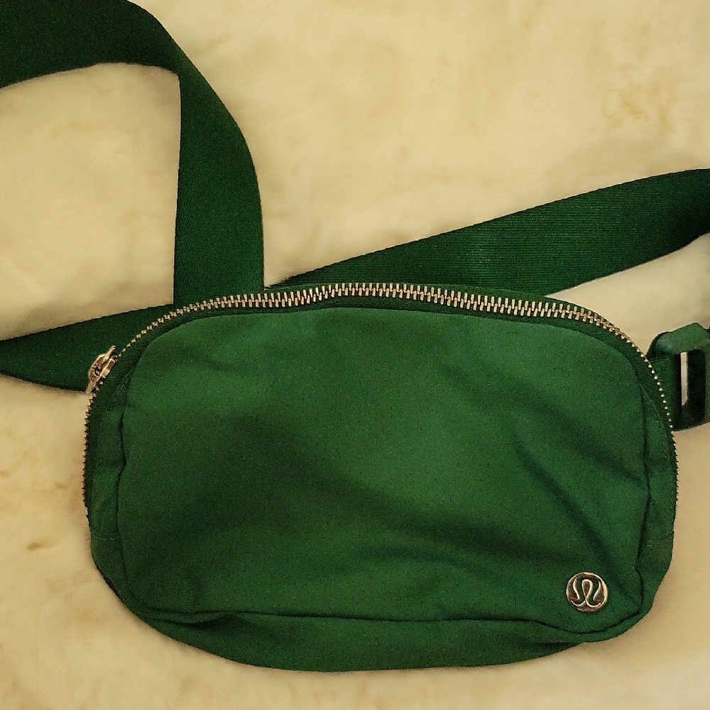 Lululemon Everywhere Penny Bag- Rare Color
